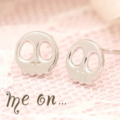 me on...ピアス レディース 可愛いまんまるドクロ K10ホワイトゴールド WG ポップスカル