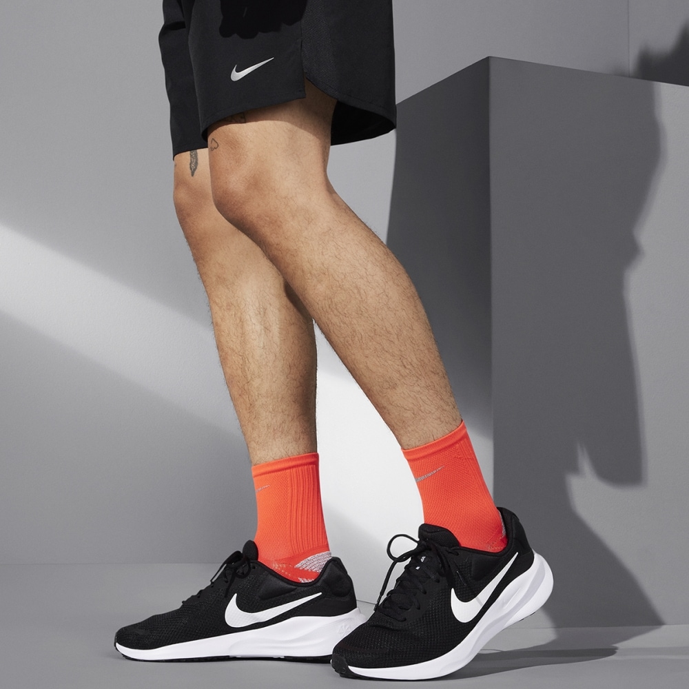 ナイキナイキレボリューション7 FB2207-001 10,112円