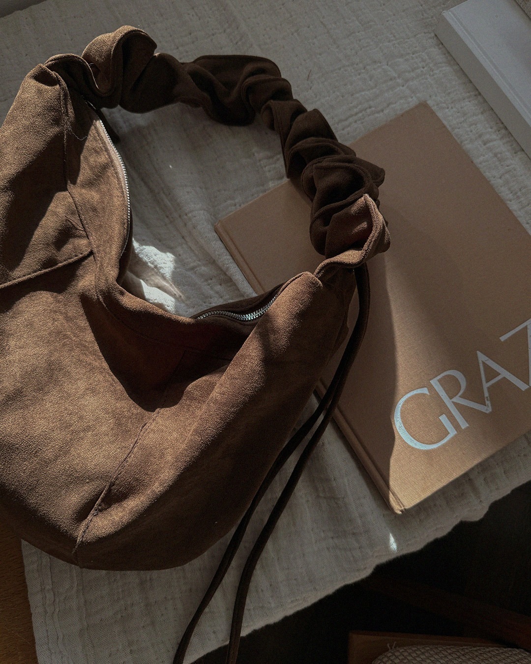 [MAYBINS] スウェードショルダーバック