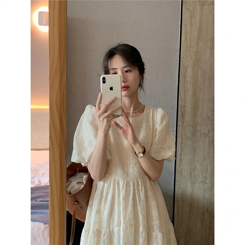 韓国甘いかぎ針編みの刺繍ラウンドネックワンピースベージュ気質ミッドレングスAラインドレス夏