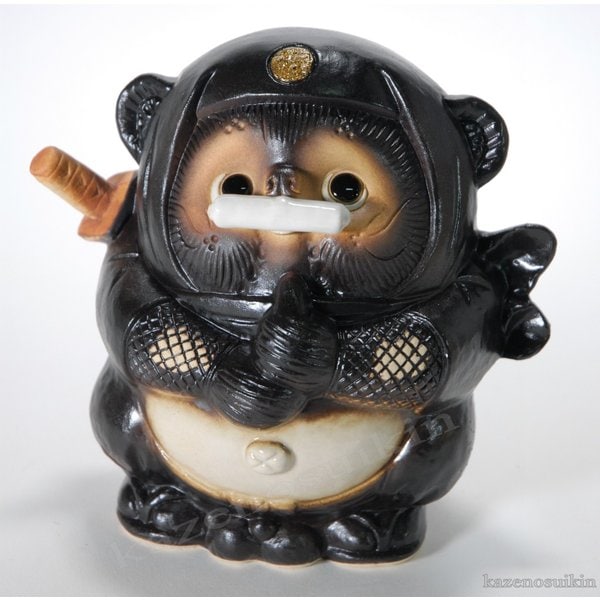 忍者狸　黒 5号（巻物）　　（信楽焼・たぬき・タヌキ・オブジェ・置物・忍者・NT-003B）