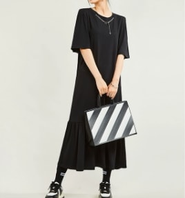 アクセサリー付き フレアワンピース 薄手 ゆったり ワンピース ロング丈 Uネック ルーズ セミフレア 細身 ストレート スマート 裾ワイド かわいい 大人可愛い シンプル カジュアル 大人 おしゃれ