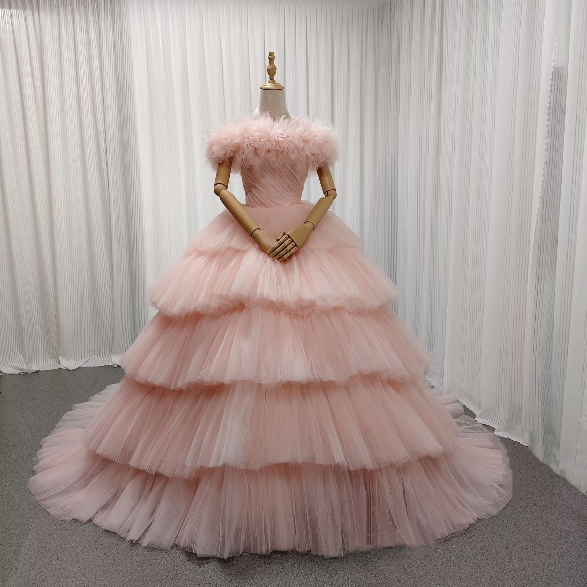 大好評中！カラードレス 薄ピンク 取り外しオフショルダー プリーツスカート 披露宴 花嫁