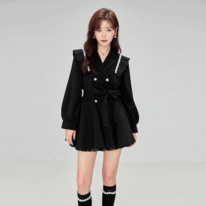 セレブのおしゃれなパーカーは黒の雰囲気2024初秋の新型ハイウエスト小柄婦人服ワンピース