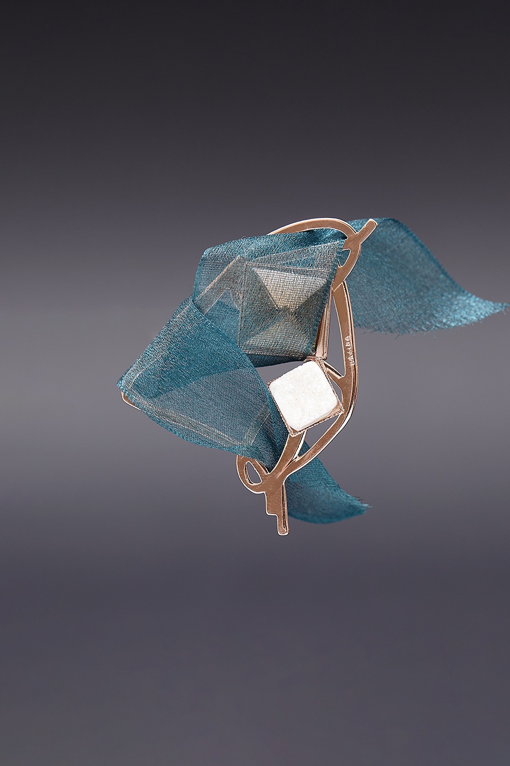 [HAZINA] Dancing Objet No.17 Brooch - Rosegold