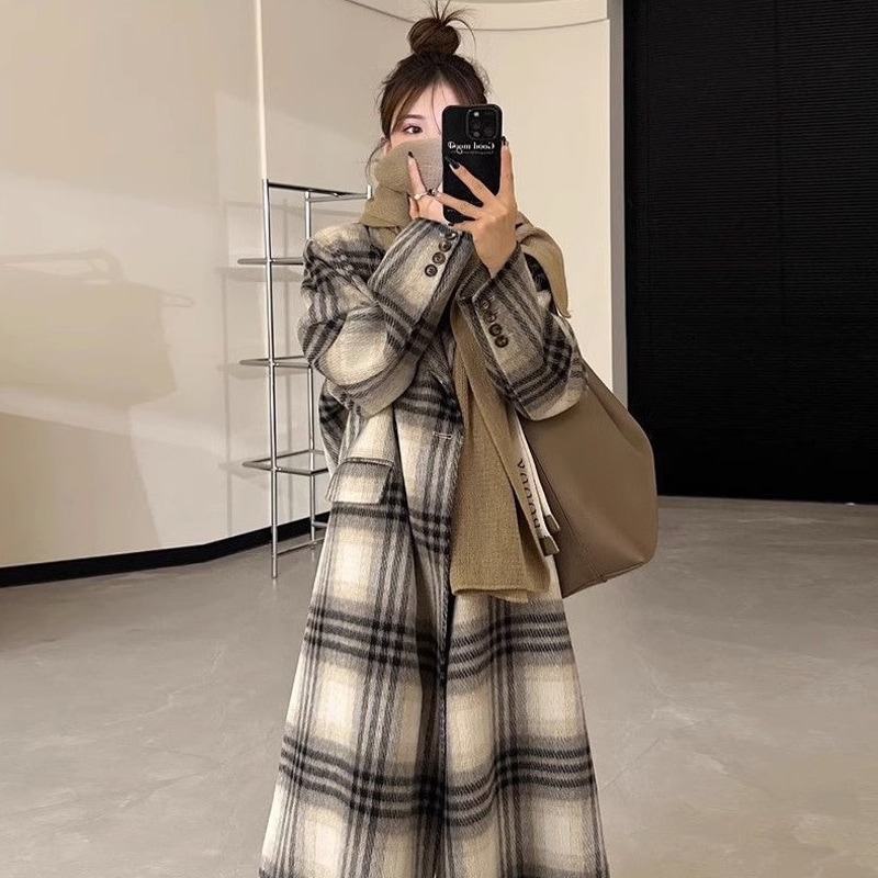 アウター コート ロングコート 長袖 襟付き 前開き ダブルボタン ポケット ロング丈 かわいい 大人可愛い きれいめ シンプル 上品 おしゃれ かっこいい カジュアル レトロ きちんと こなれ感