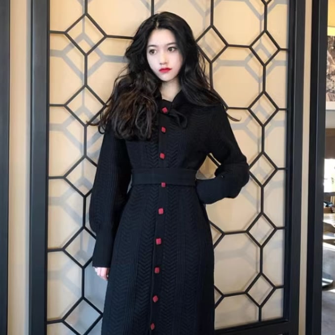 レディース ワンピース ニットワンピース ロング丈 長袖 袖あり 襟なし ボウタイ ストレート Iライン ハイウエスト ウエストマーク かわいい 大人可愛い シンプル カジュアル おしゃれ ラフ