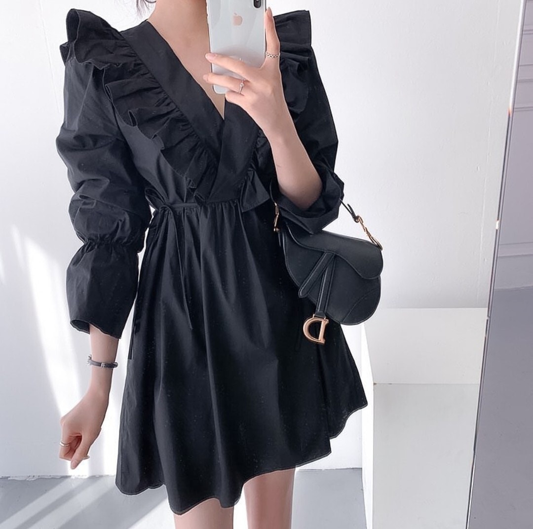 2色 ワンピース 長袖 春 秋 きれいめ カジュアル かわいい 低身長 aライン Aライン フレア フレアスカート ミニ ミニ丈 フリル袖 ボリューム袖 袖コンシャス フレアスリーブ Vネック 深 V