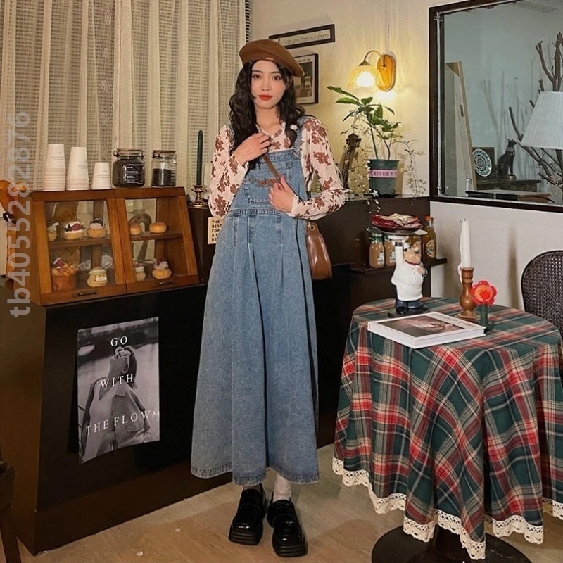 レトロな減齢デニムのストラップワンピース夏の新作ゆったりとした百合のシックな刺繍のストラップロングスカート