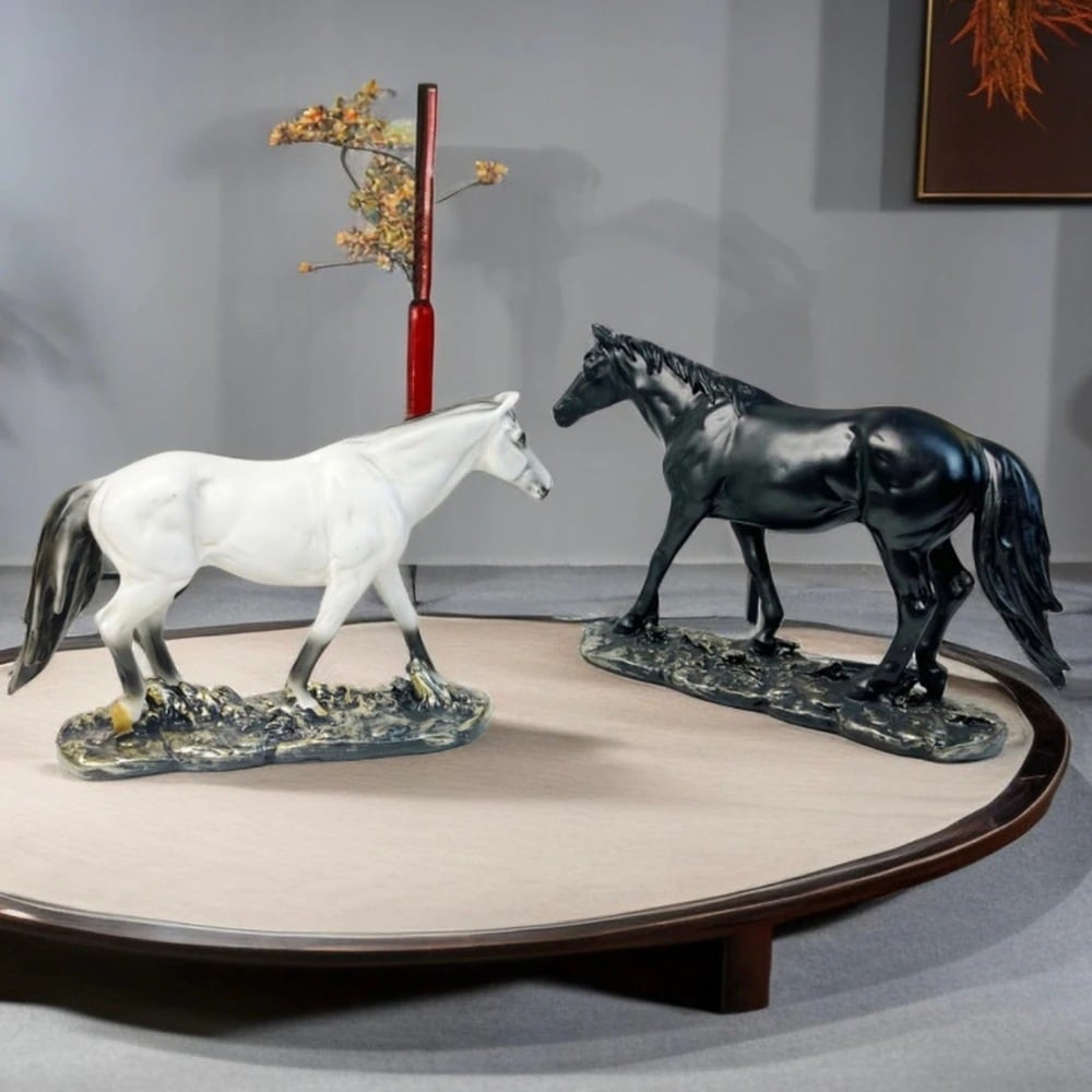 オブジェ 馬 置物 オーナメント クリエイティブ アート 装飾品 おしゃれ インテリア 動物 ギフト プレゼント 黒 白 合成樹脂 工芸品 居間