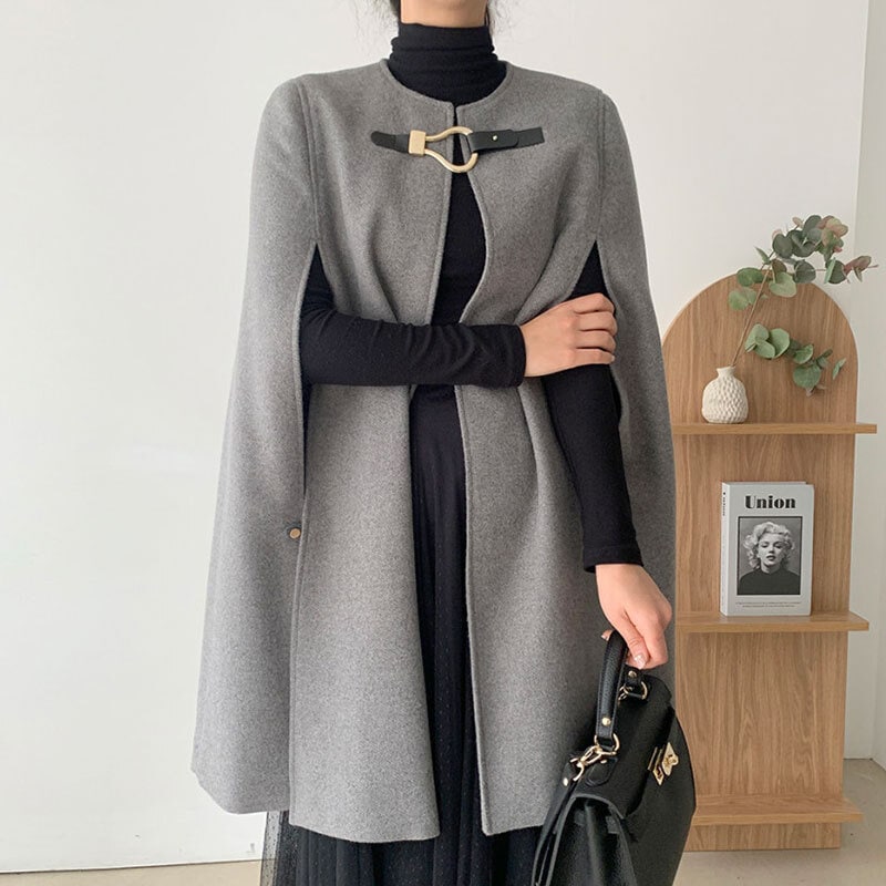 アウター コート マント マキシ丈 襟なし ノーカラー デザイン 美ライン ニュアンス ベルト スリット 前開き カラバリ かわいい 大人可愛い きれいめ シンプル カジュアル 大人 上品 おしゃれ