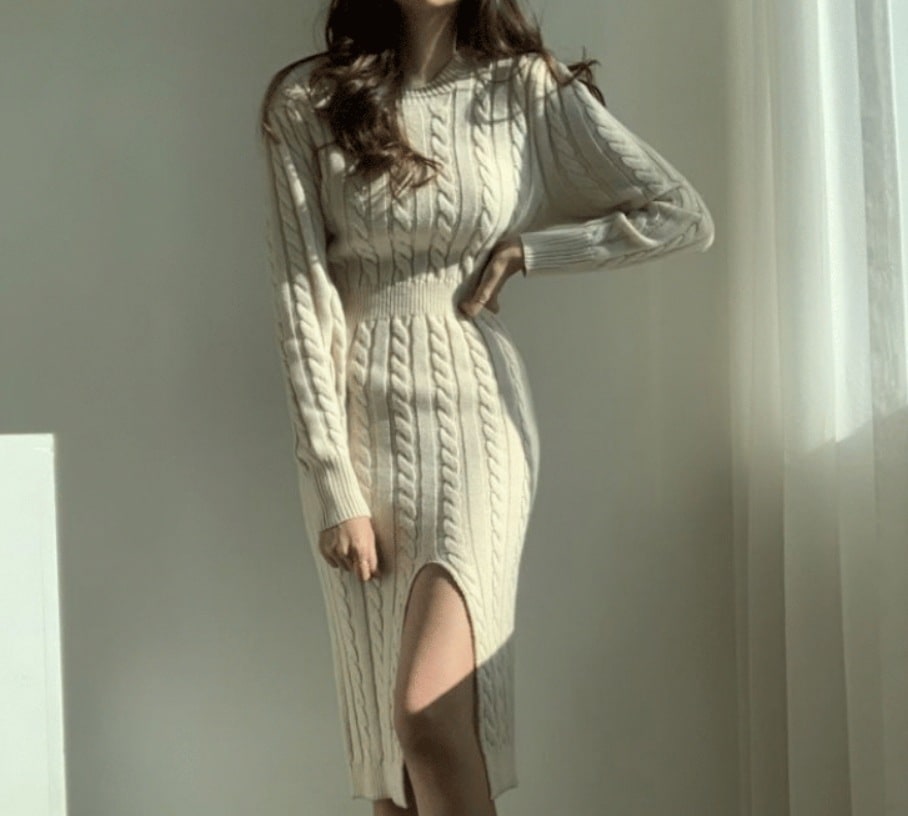 ニットワンピース 2way ワンピース 膝丈 ひざ丈 膝下 袖あり 長袖 萌袖 ラウンドネック 襟なし スリム 細身 ウエストマーク スリット ハイウエスト ケーブルニット 伸縮性 厚手 かわいい