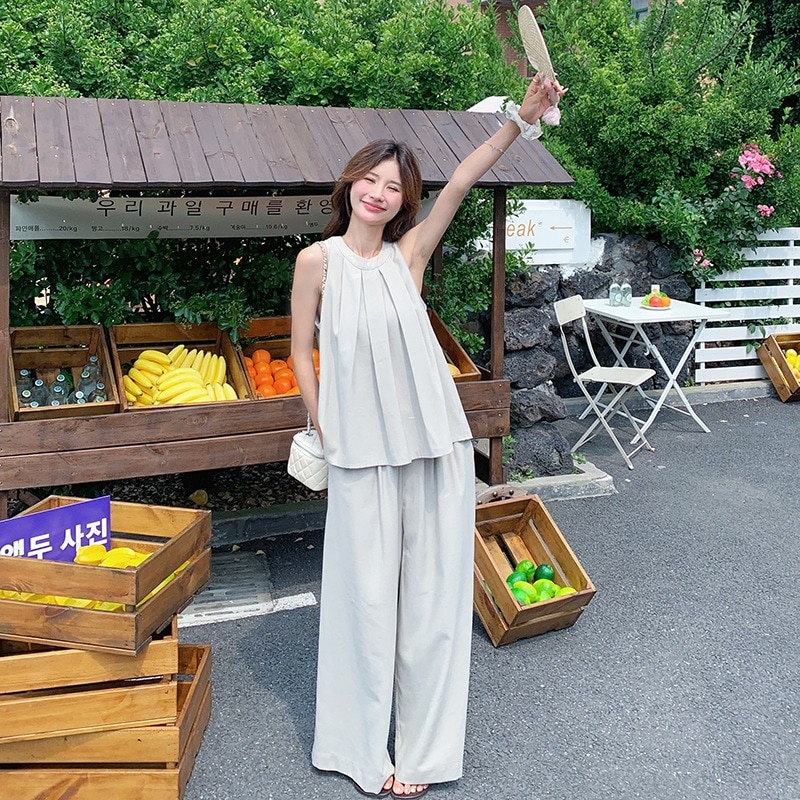 大人気セット！のんきな雰囲気のセットアップ女性用夏服のワイドレッグパンツとのんびりとしたゆったりサイズのスリーブレスアップタウンのツーピースセットです 8,579円