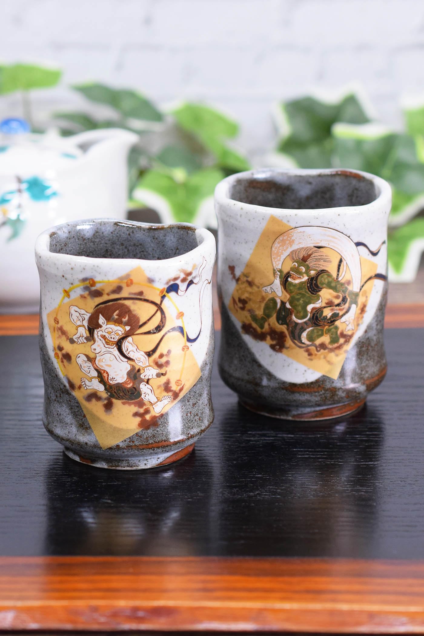和座の蔵 おしゃれ ペア 湯呑み 九谷焼 夫婦湯呑み 風神雷神 陶器 ブランド 和食器 日本製 結婚記念日 還暦祝い 古希祝い 喜寿祝い 傘寿祝い 米寿祝い プレゼント ギフト