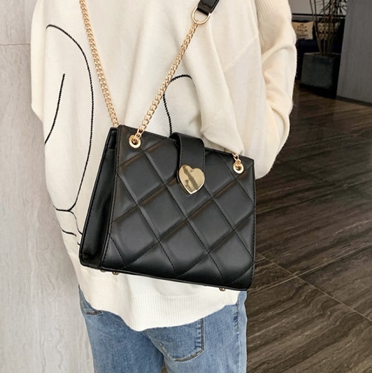 バッグ レディース かばん ショルダーバッグ かわいい 大人可愛い 大容量 きれいめ デイリー レザー風バッグ 柔らかい 大人 上品 おしゃれ お洒落 かっこいい 大人可愛い 大人女子 こなれ感