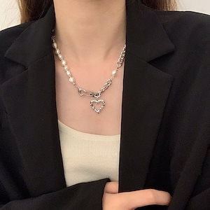 軽奢小衆天然真珠愛つなぎネックレス女ヒップホップデザイン感シンプル鎖骨鎖アクセサリー