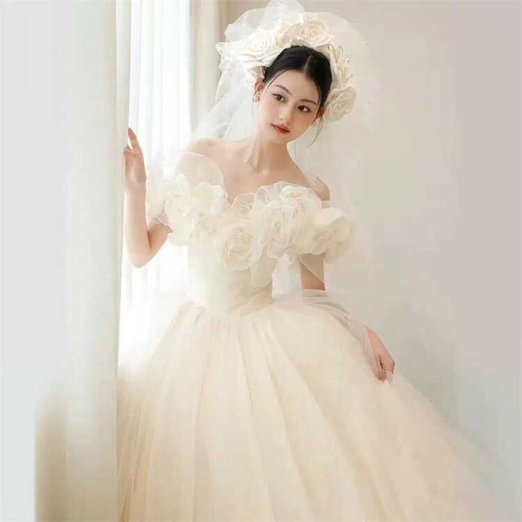 ホワイト 　ウェディングドレス　ロング 　パーティードレス　ブライズメイドドレス 二次会 フォーマル 発表会 ステージ ウエディング 卒業　レディース　床付き　大きい花　オフショルダー 大きいサイ