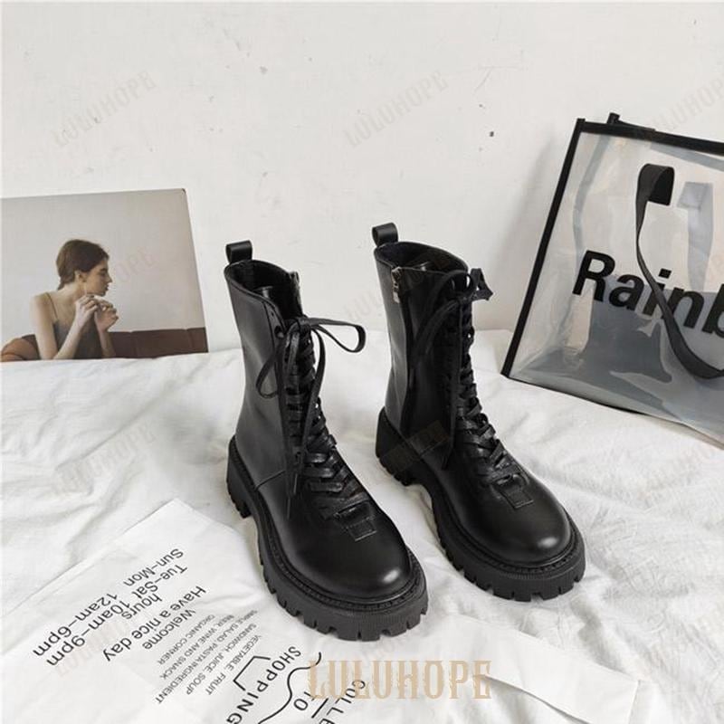 ブーツ 裏起毛 レディース ショートブーツ レースアップ ミリタリーブーツ おしゃれ 冬 春秋 シューズ PUブーツ ピカピカ 編み上げブーツ30%までに制限 5,389円