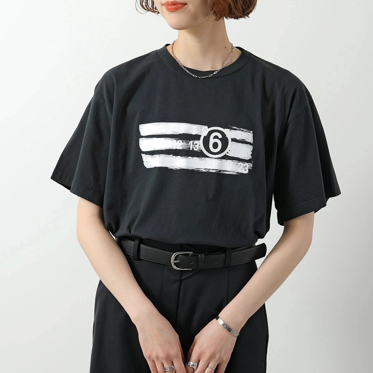 MM6 エムエムシックス メゾンマルジェラ Tシャツ SH2GC0023 M20115 レディース 半袖 カットソー ナンバリングロゴT クルーネック 900