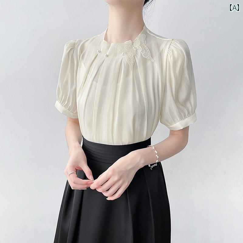 レディース シフォンシャツ ブラウス 五分袖 半袖 夏 立ち襟 刺繍 蝶モチーフ プリーツ パフスリーブ 透け感 パールビーズ装飾 白 薄青 後ろジッパー エレガント 上品 シック