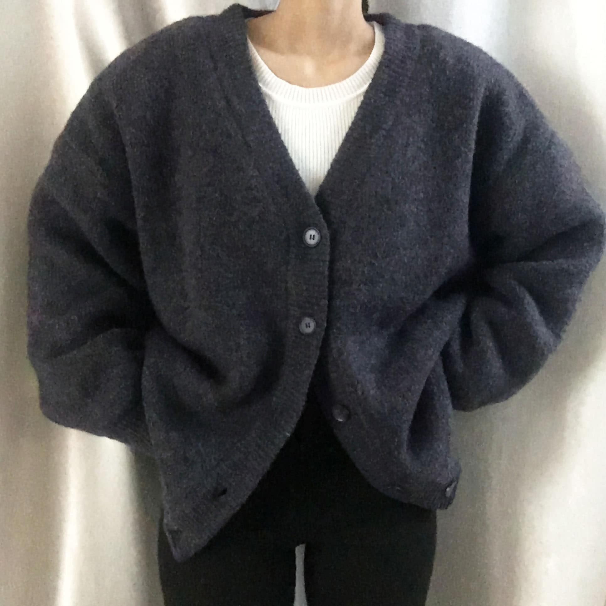 [ウール裏地] 毎日羽織るウールベーシックニットカーディガン / ルーズフィットVネックボカシアウター