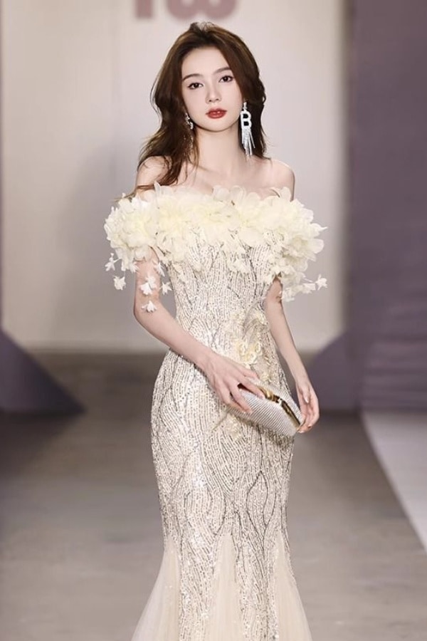 タキシードの肩は軽くて豪華です 6,151円