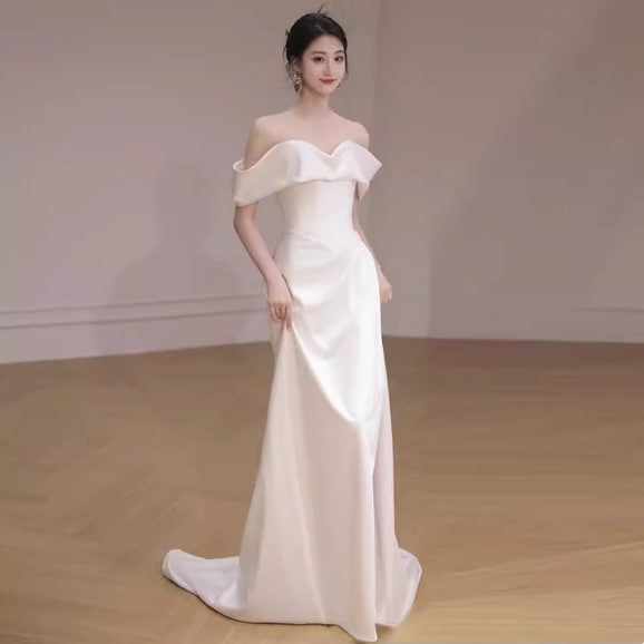 ドレス ウェディング 結婚式 二次会 ロング マキシ 半袖 トレーン Aライン細身 シースルー 胸元シアー生地 個性的 きれいめ シンプル おしゃれ 存在感 抜け感 女っぽ セクシー 無地 イベント