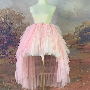 前が不規則で後ろが長く静電気を発生させる静電気の長いガーゼスカートのトレーリングワンピースネクタイ ピンクの音楽祭