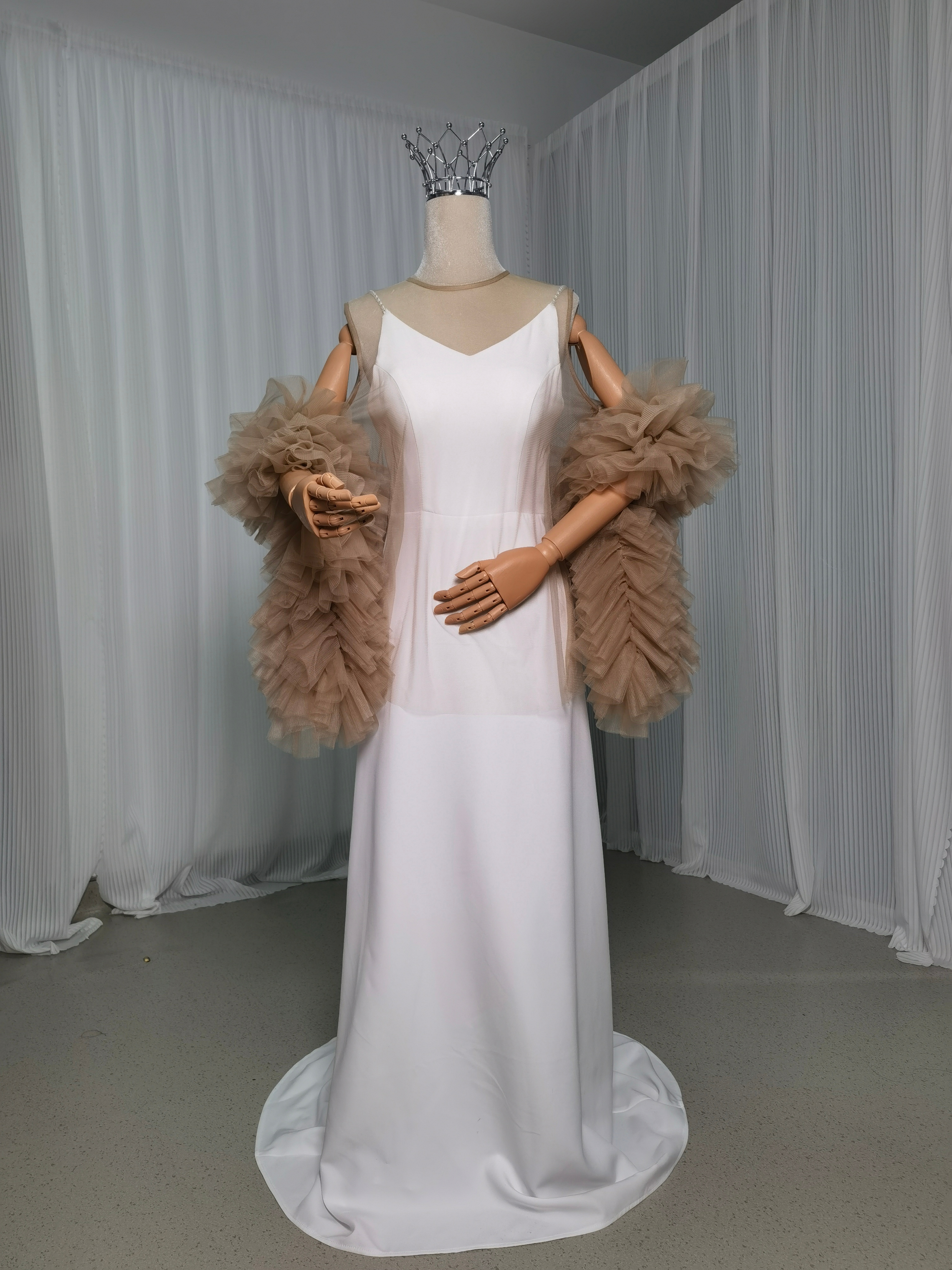 ウェディングドレス ケープ風ドレス ラッフルフリル ベージュ 披露宴/結婚式 ふわふわ 優雅なシルエット 27,944円