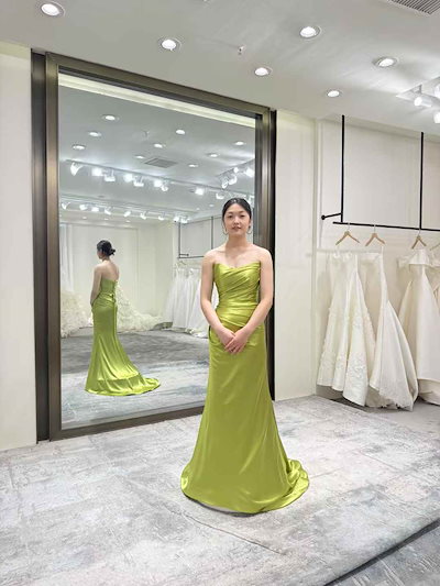 カラードレス 爽やかで優しいグリーン ベアトップ マーメイドライン