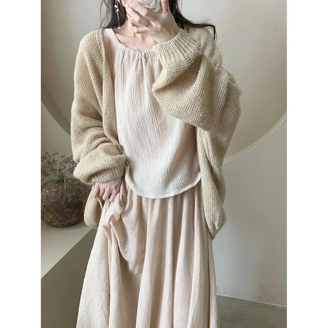 セット女性2025春新作ジャンパーカーディガン+吊りネックホルターベスト+半身ロングスカートスリーピースセット レディースファッション