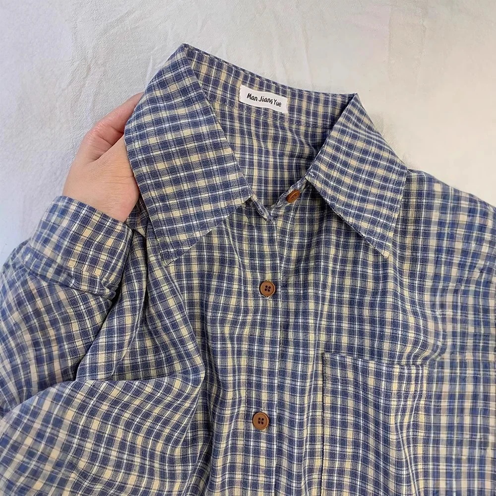 新しいブルーのチェック柄シャツレディースシャツの下に重ね着できるスタイリッシュなデザインのユニークで快適なカジュアルトップスです