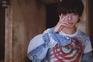 BTS（防弾少年団） 公式グッズ 2018 BTS EXHIBITION BOOK 特典ブロマイド V（テヒョン/テテ）