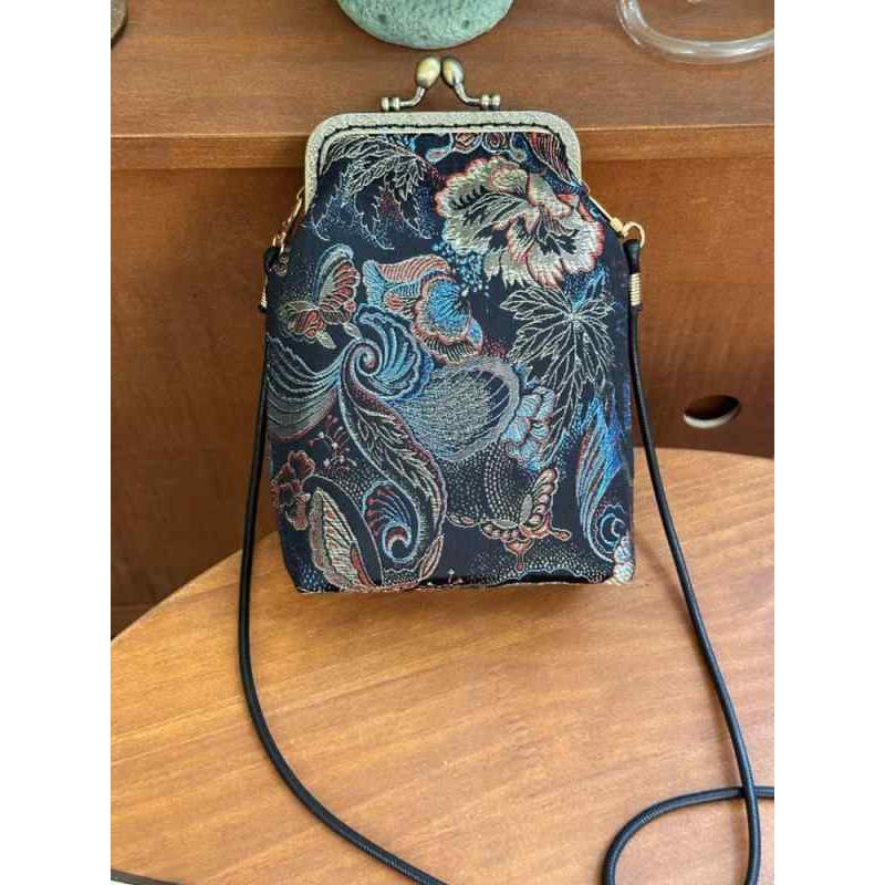 スマホ ショルダー ポーチ レディース ポシェット ミニバッグ 斜め掛け チェーン レザー紐 タッセル 縦型 手ぶら 携帯電話 小銭入れ ショッピング