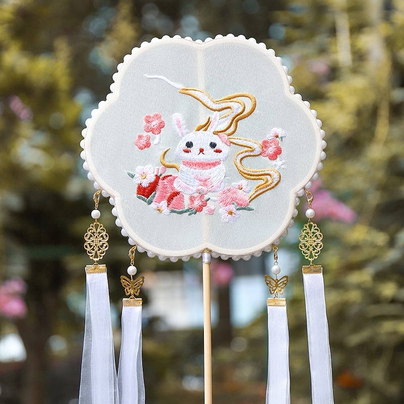 【急速出荷】お盆古代扇子中国風バニー刺繍扇子夏漢服キャットウォークダンス蘇刺繍丸型子供用女性扇子