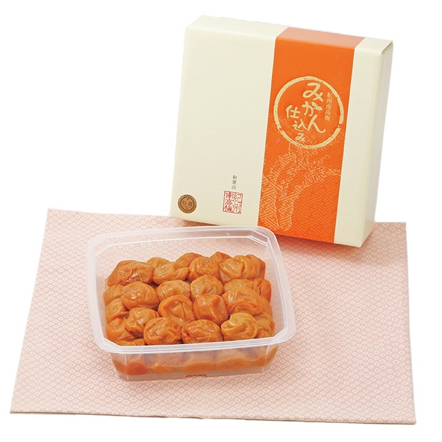 和歌山のちょっといい梅 ほんのりみかん仕込み700g　みかんの香りほんのりとデザート感覚で味わえる梅干しです