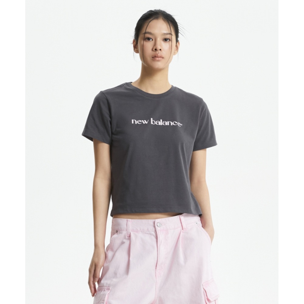 NEW BALANCE レディース エッセンシャルベーシック 半袖Tシャツ (チャコール) NBNEF2W022