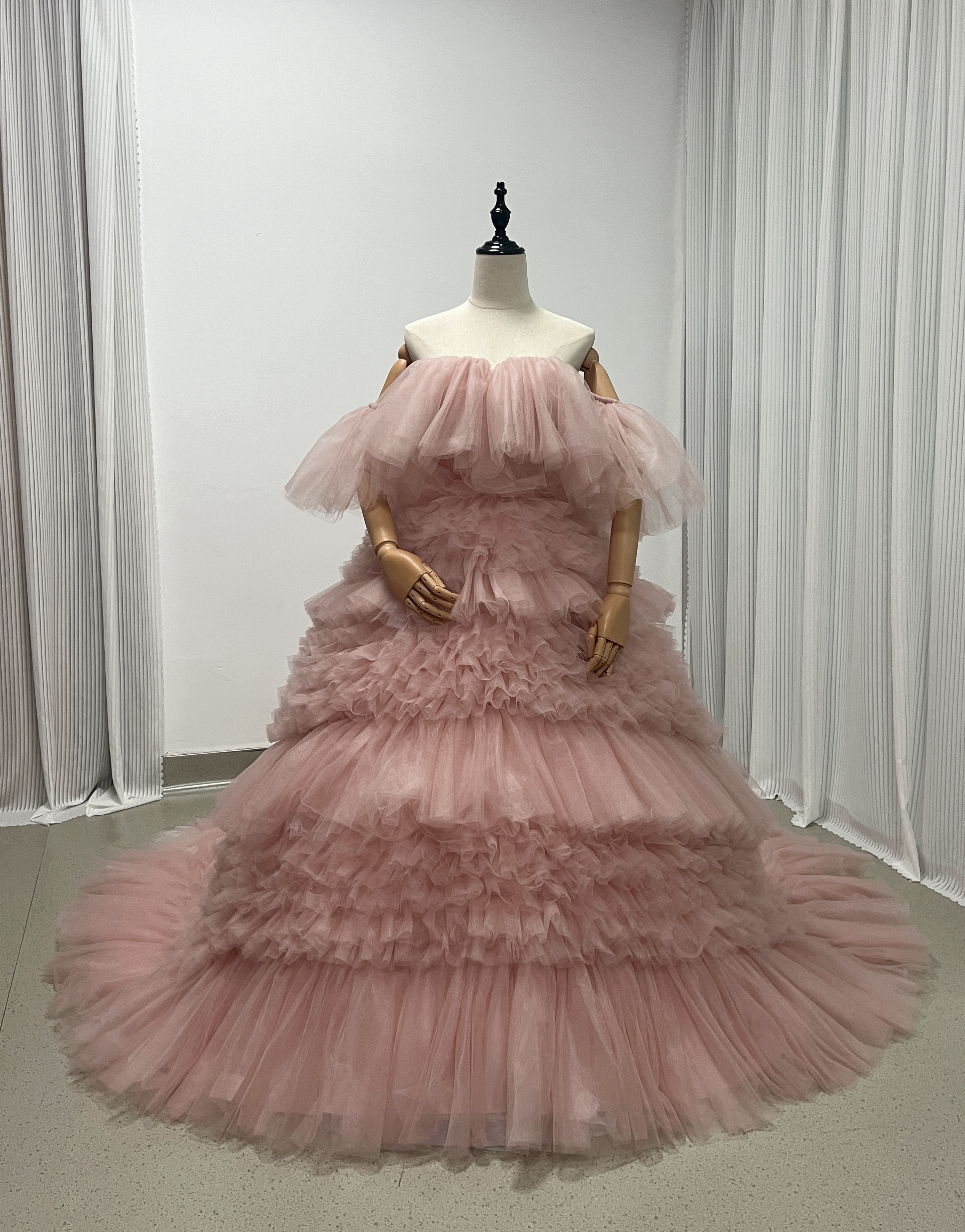 豪華!ピンク カラードレス ソフトチュール オフショルダー もこもこドレス 前撮り 妊婦