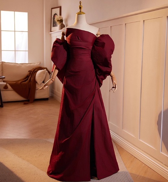 カラードレス ワインレッド ベアトップ フレア袖 優雅なシルエット 豪華なバックリボン 披露宴
