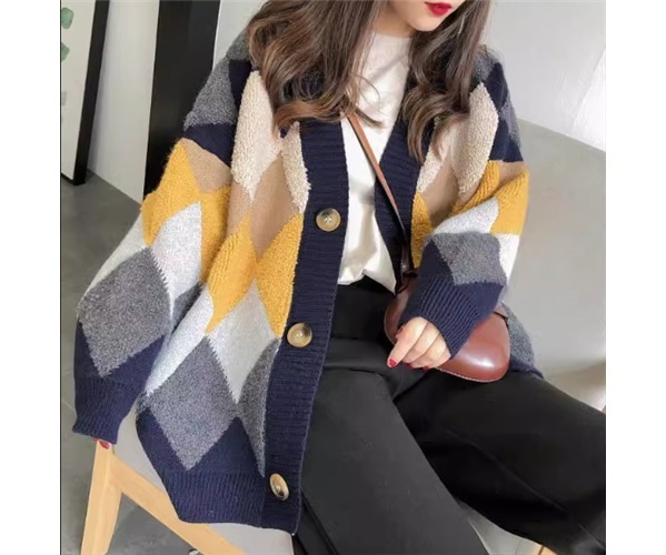 レディース トップス ニット カーディガン 上着 ウール 羽織 ミドル丈 長袖 Vネック ストレート ポケット 前開き ボタン 厚手 大人可愛い きれいめ カジュアル 上品 おしゃれ かっこいい
