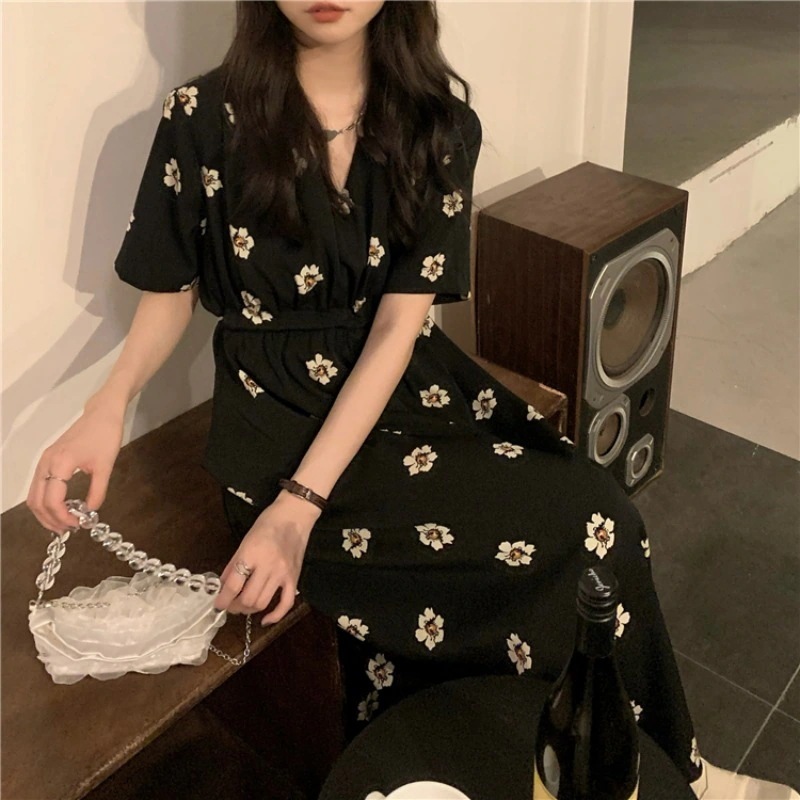 小花柄 ミモレ丈 半袖 シフォン ワンピース 膝下 ミモレ 袖あり Vネック 襟なし Aライン ハイウエスト かわいい 大人可愛い カジュアル 大人 おしゃれ お洒落 大人女子 柄 花柄 フラワー