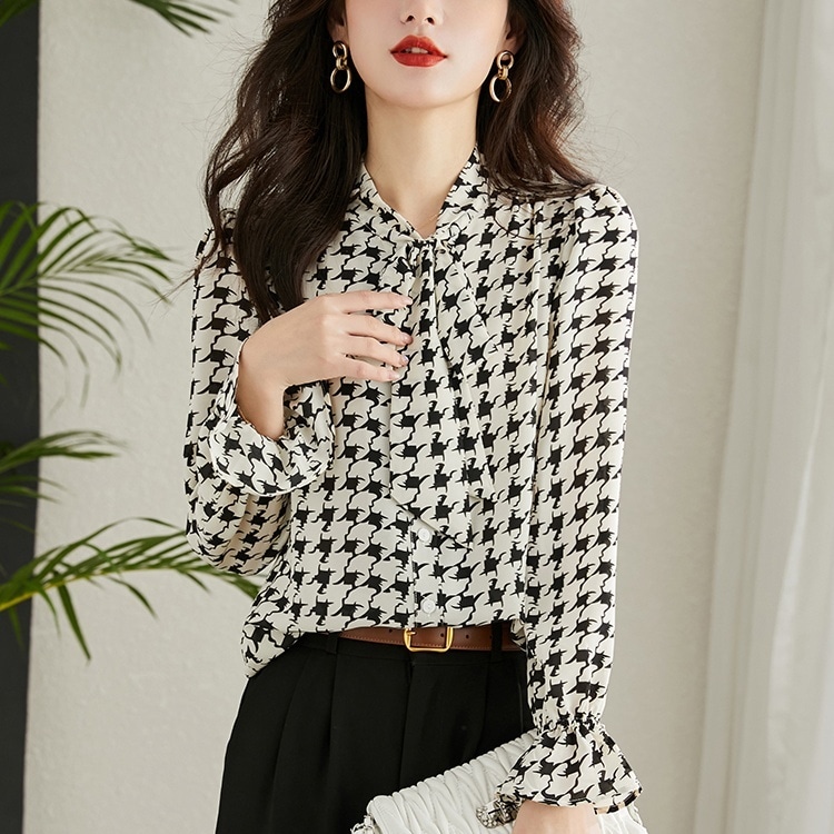 トップス シャツ シルクシャツ 長袖 前開き ボタン ミディアム丈 リボン かわいい 大人可愛い きれいめ シンプル 上品 おしゃれ かっこいい カジュアル こなれ感 個性的 主役級 存在感 抜け感