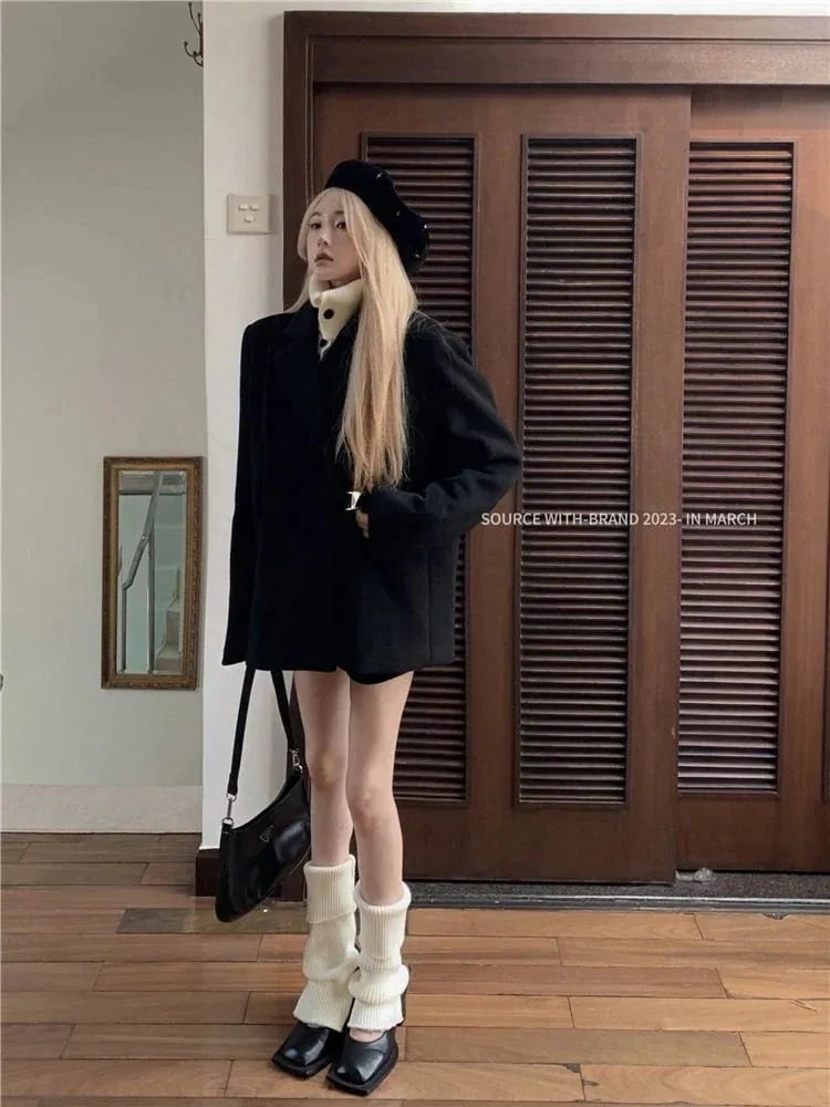 【2枚購入で200円 OFF！急速出荷】秋冬の女性用黒厚みウールフェイクツーピーススーツスーツ質感ハイウエストショートパンツ