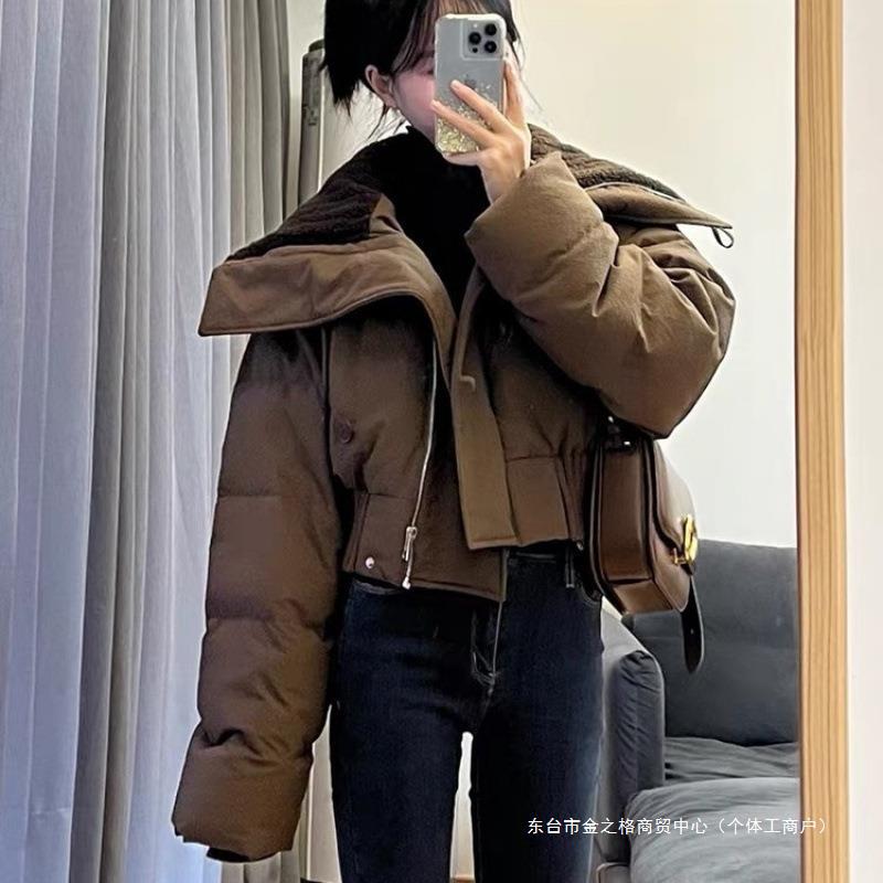 デザインセンス 90 ホワイトダックダウンスモールショートダウンジャケット女性のための 2025 冬の新しいラムウールラペルパンコート