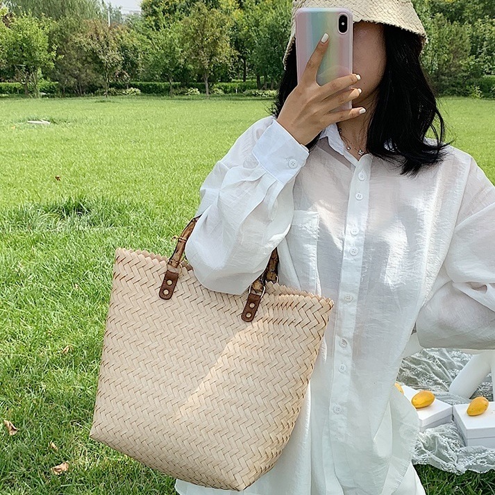2色 ハンドバッグ かごバッグ レディース 手提げ サマーバッグ 軽量 大容量 カジュアル おしゃれ 旅行 ストラップ 大きい 大容量 大人可愛い シンプル カジュアル おしゃれ 無地 ベージュ ブラ