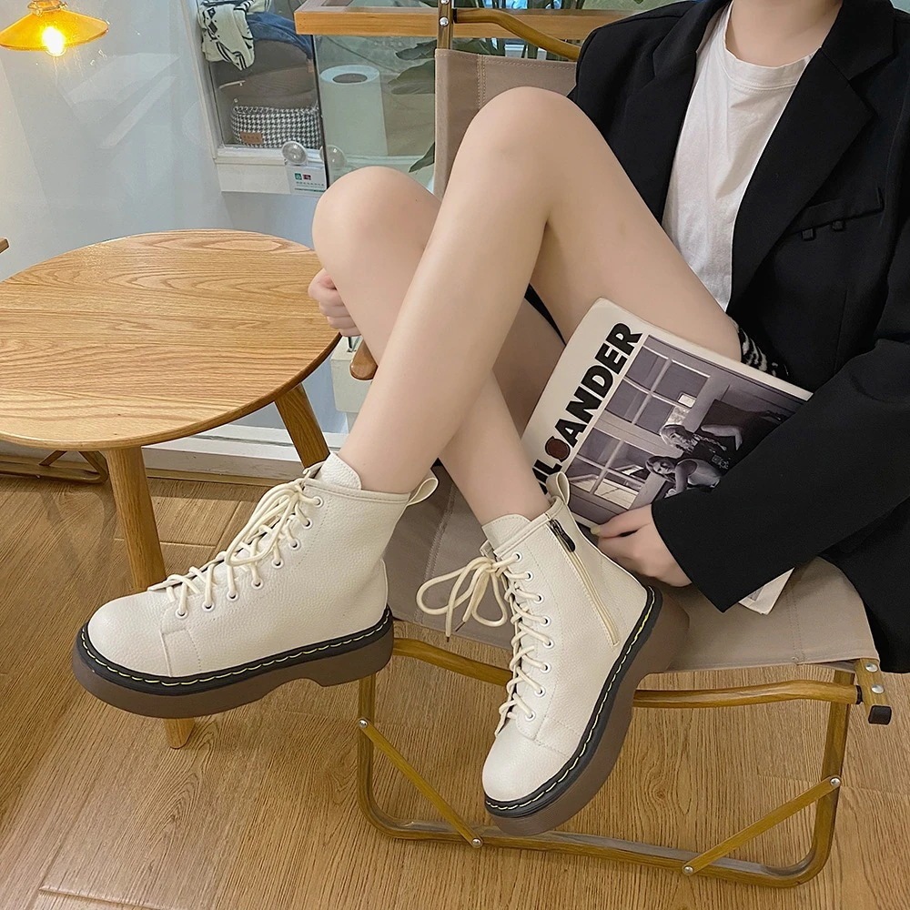 ショートブーツ 流行り マーディンブーツ おしゃれ 着痩せ 厚底 英伦風 百掛け 新作 英伦風30%までに制限 4,555円