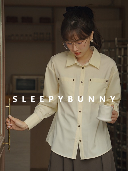 Sleepy Rabbit POLOカラーボタン付きルーズカジュアルシャツ