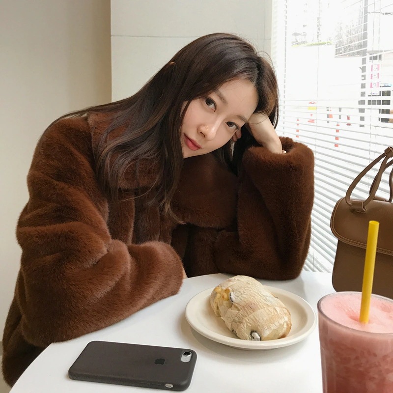 人気商品 新しい秋冬の韓国風イミテーションファーショートスクエアカラープラッシュコート女性用ゆったり厚く脱落せずファッショナブルで多用途