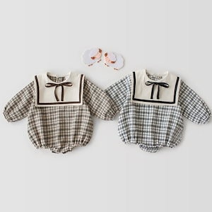 春に新しい赤ちゃんの服の女の子の赤ちゃんの長袖のチェック柄のジャンプスーツネイビー風ベビー服