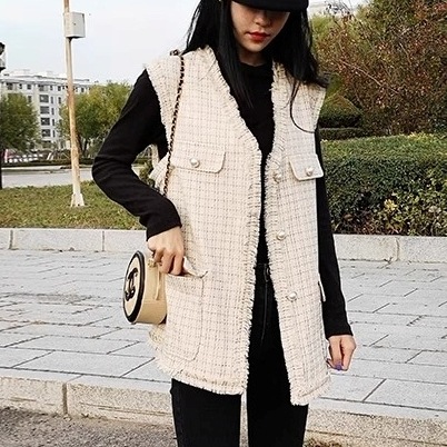 アウター ベスト Vネック 前開き ボタン マルチポケット ミディアム丈 ツイード 可愛い かわいい 大人可愛い きれいめ シンプル 上品 おしゃれ レトロ かっこいい カジュアル こなれ感 個性的